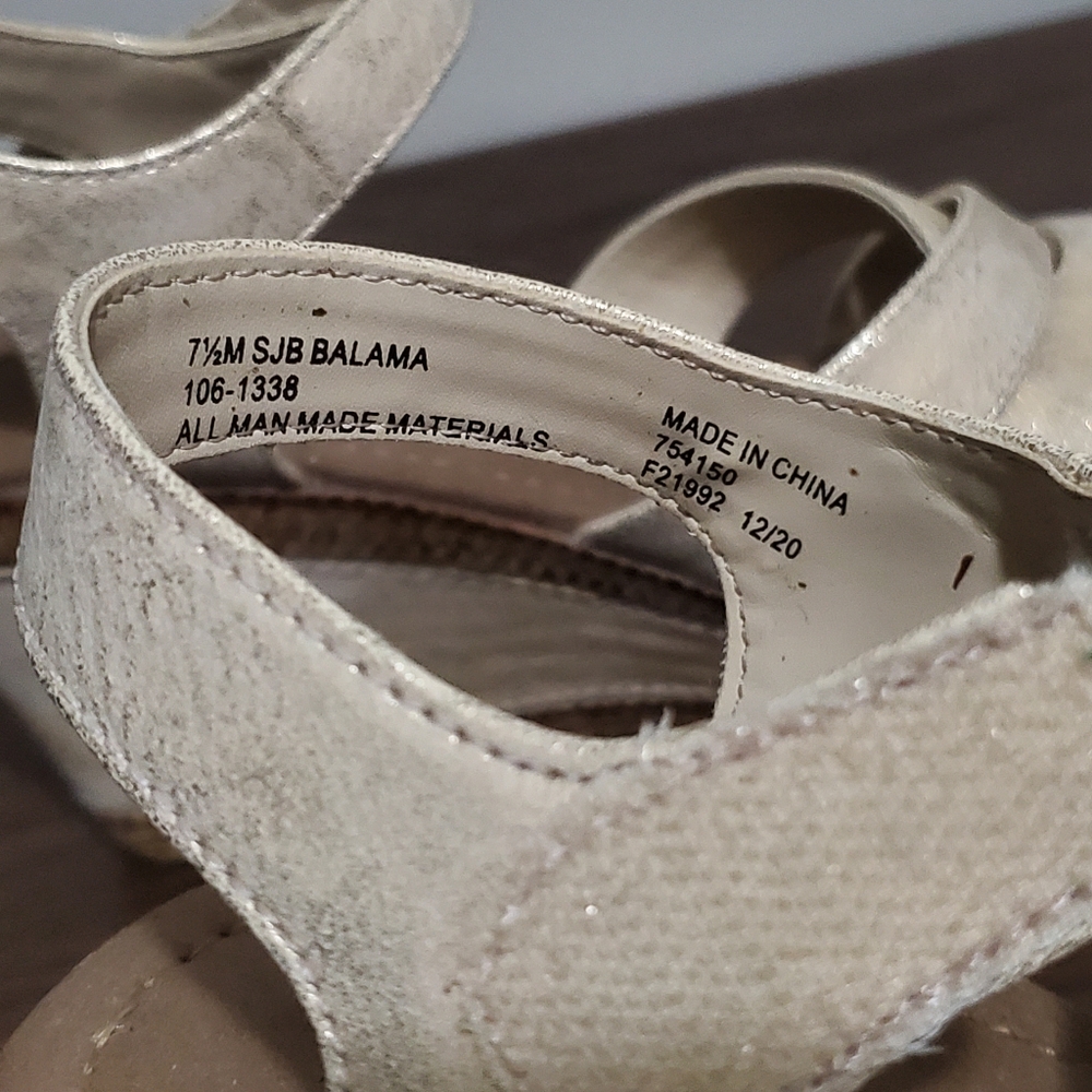 St. John's Bay Balama Sandals Brushed Gold Size 7.5 - Picture 8 of 12